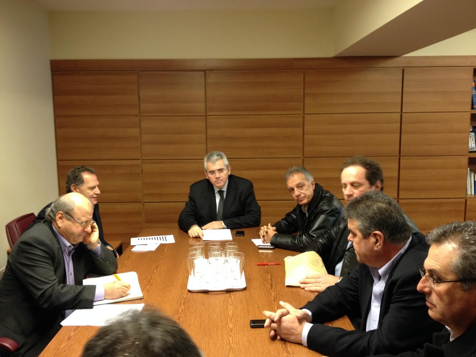 sinantisi-me-ekprosopous-ageladotrofon